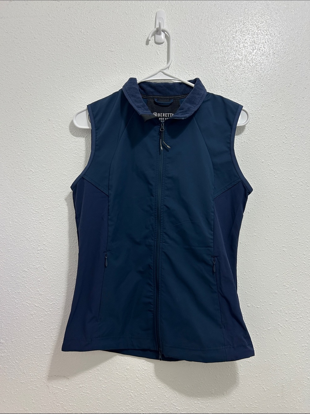 Beretta Women's Navy Softshell Vest - Sleeveless Zip Front